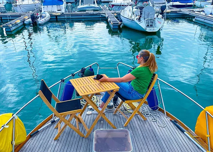Stay In A Yacht - Algarve