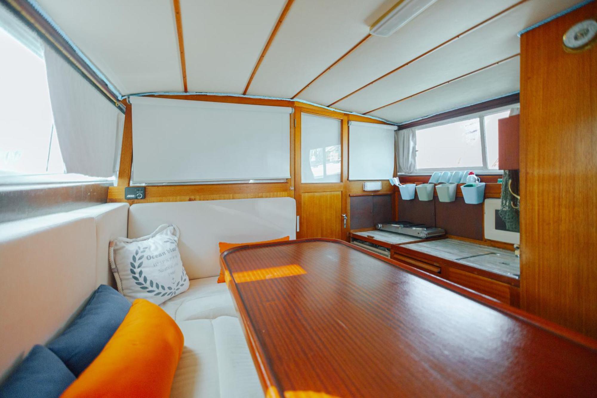 Botel In A Yacht - Algarve